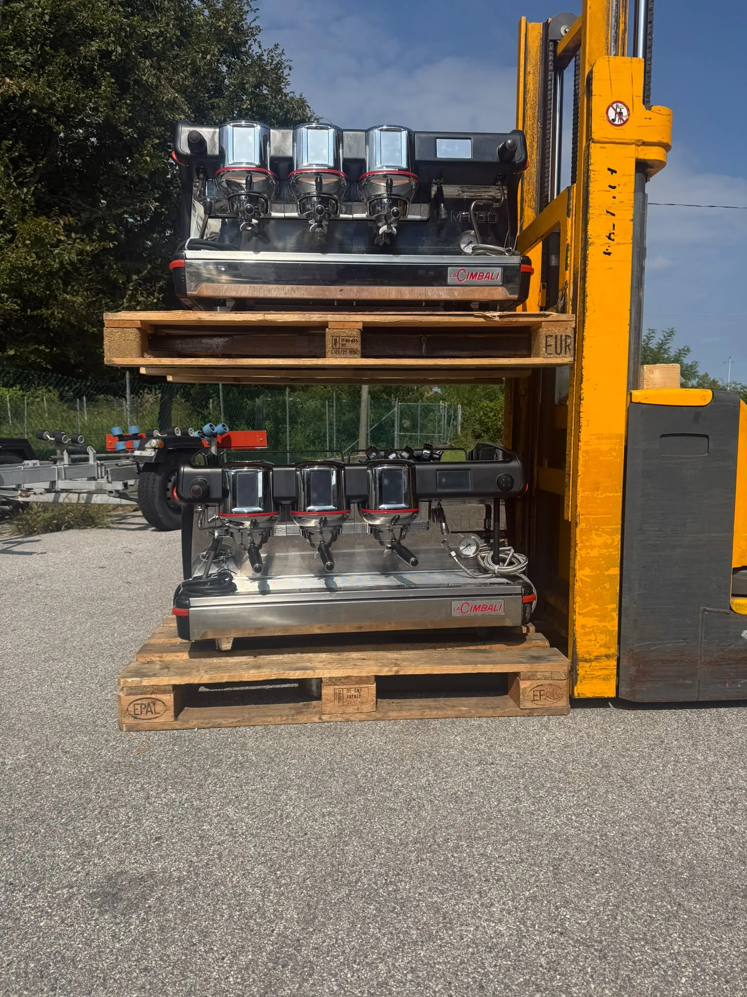 Macchina da caffè espresso professionale La Cimbali, foto 1 – esempio di attrezzatura trattata da Domi Coffee Tech, Mirano (Venezia)
