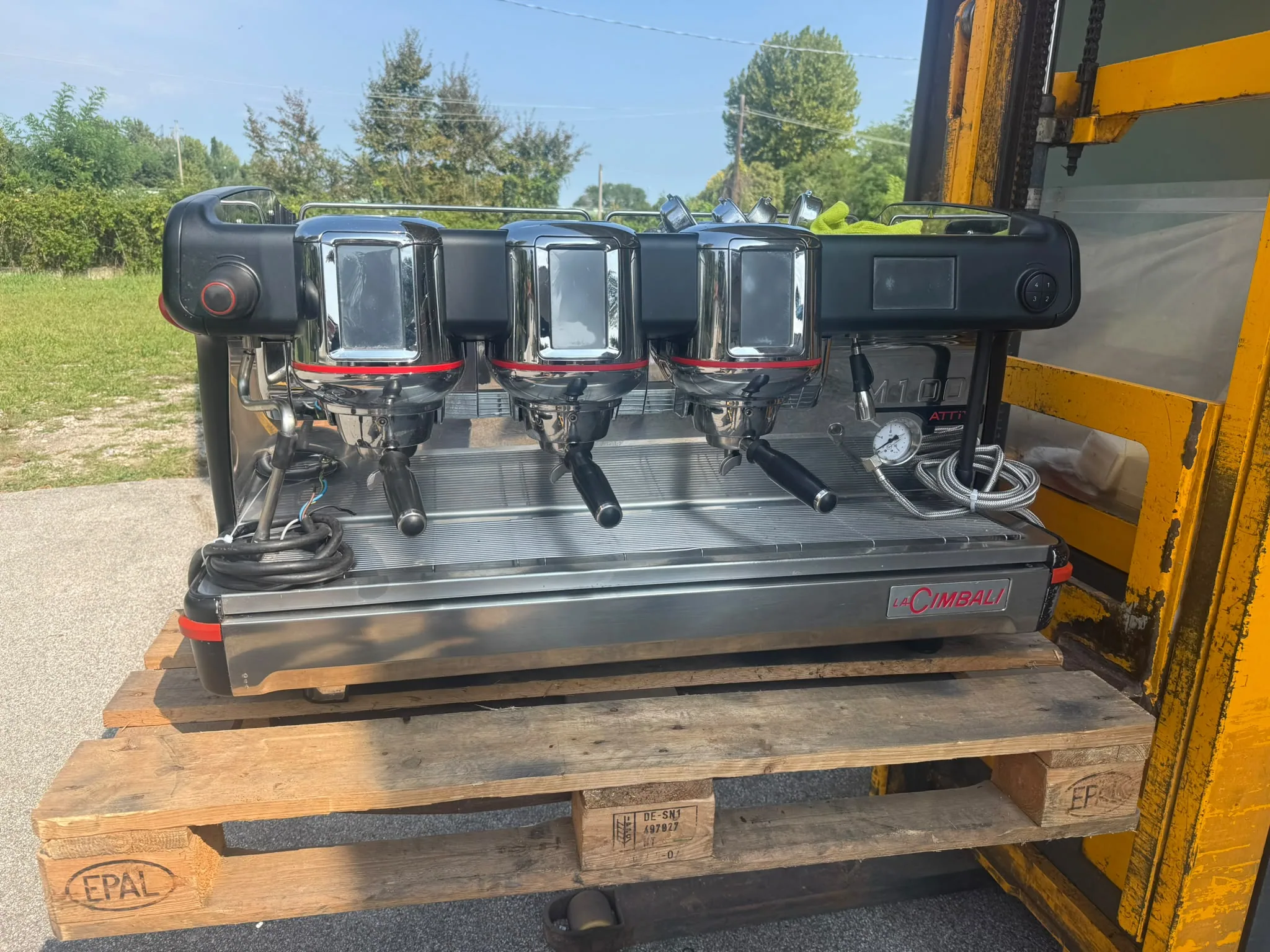 Macchina da caffè espresso professionale La Cimbali, foto 4 – esempio di attrezzatura trattata da Domi Coffee Tech, Mirano (Venezia)