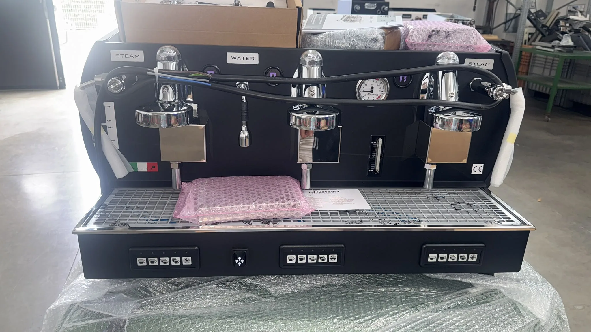 Macchina da caffè espresso professionale La Nuova Era, foto 7 – esempio di attrezzatura trattata da Domi Coffee Tech, Mirano (Venezia)