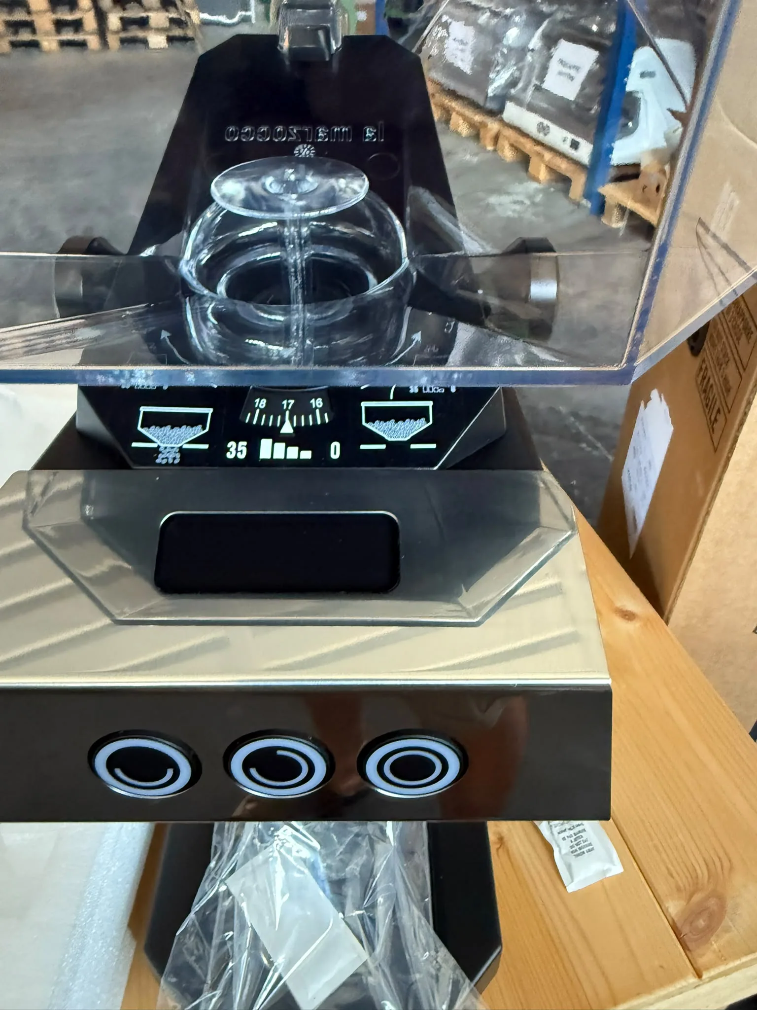 Macchina da caffè espresso professionale Marzocco, foto 2 – esempio di attrezzatura trattata da Domi Coffee Tech, Mirano (Venezia)