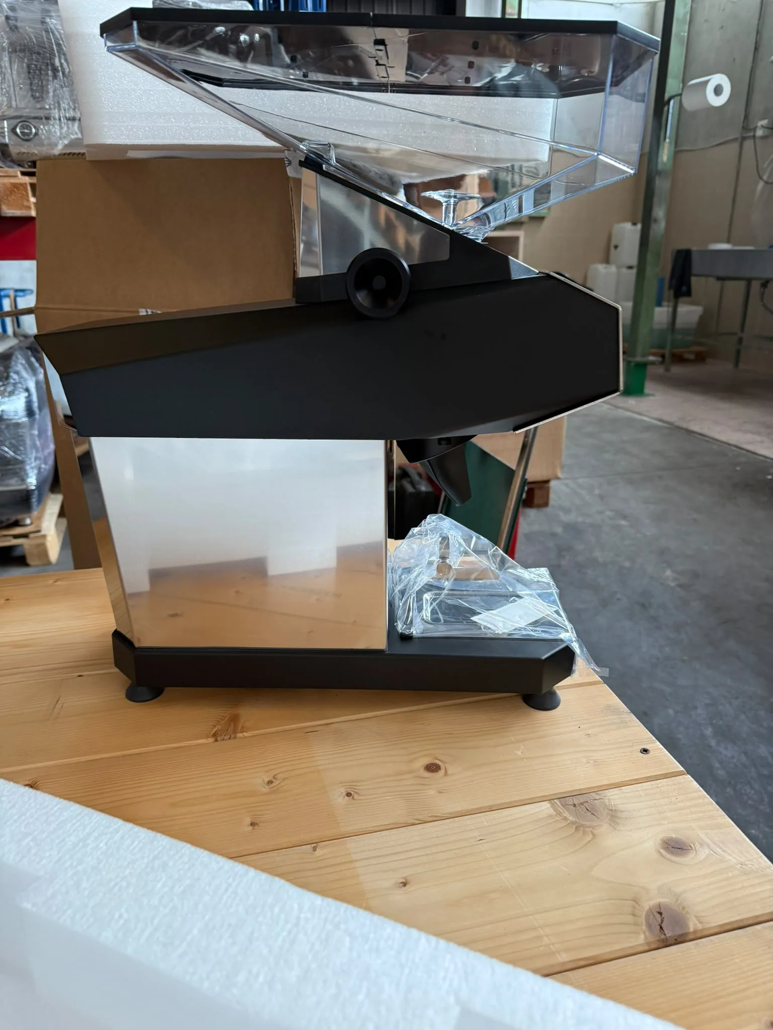 Macchina da caffè espresso professionale Marzocco, foto 7 – esempio di attrezzatura trattata da Domi Coffee Tech, Mirano (Venezia)