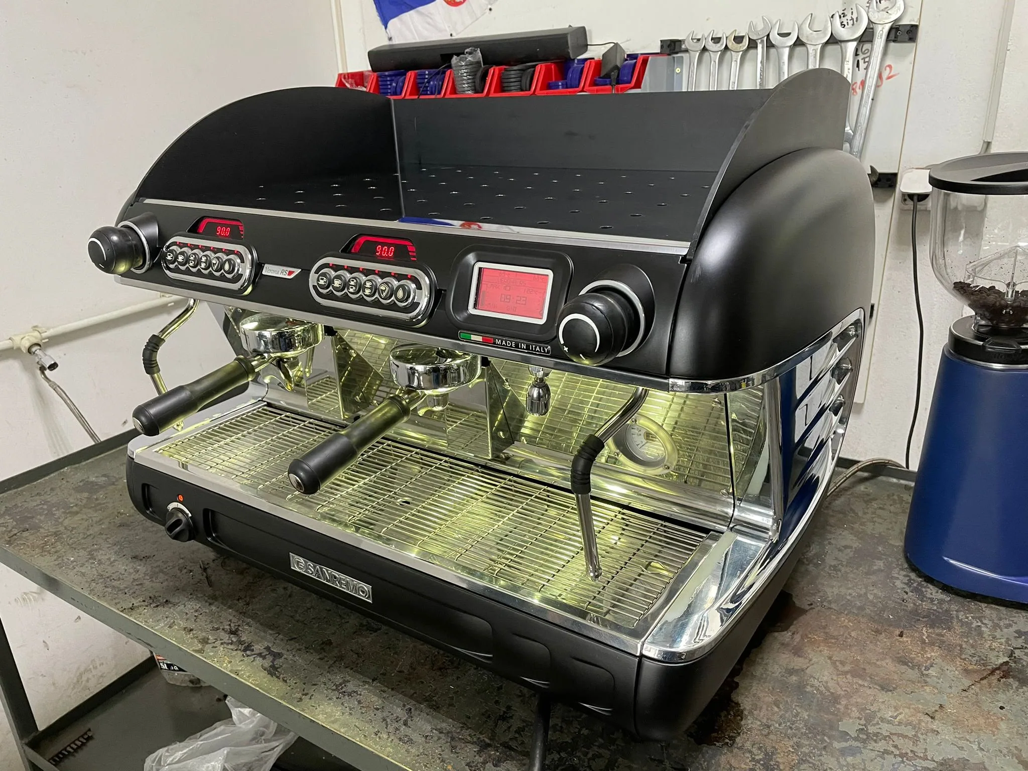 Professional espresso machine Sanremo, photo 4 – example of equipment traded by Domi Coffee Tech, Mirano (Venice) Macchina da caffè espresso professionale Sanremo, foto 4 – esempio di attrezzatura trattata da Domi Coffee Tech, Mirano (Venezia)