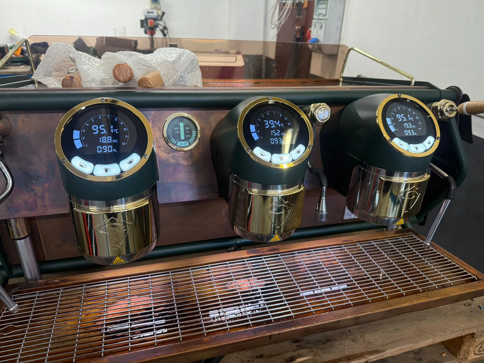 Professional espresso machine Sanremo, photo 5 – example of equipment traded by Domi Coffee Tech, Mirano (Venice) Macchina da caffè espresso professionale Sanremo, foto 5 – esempio di attrezzatura trattata da Domi Coffee Tech, Mirano (Venezia)
