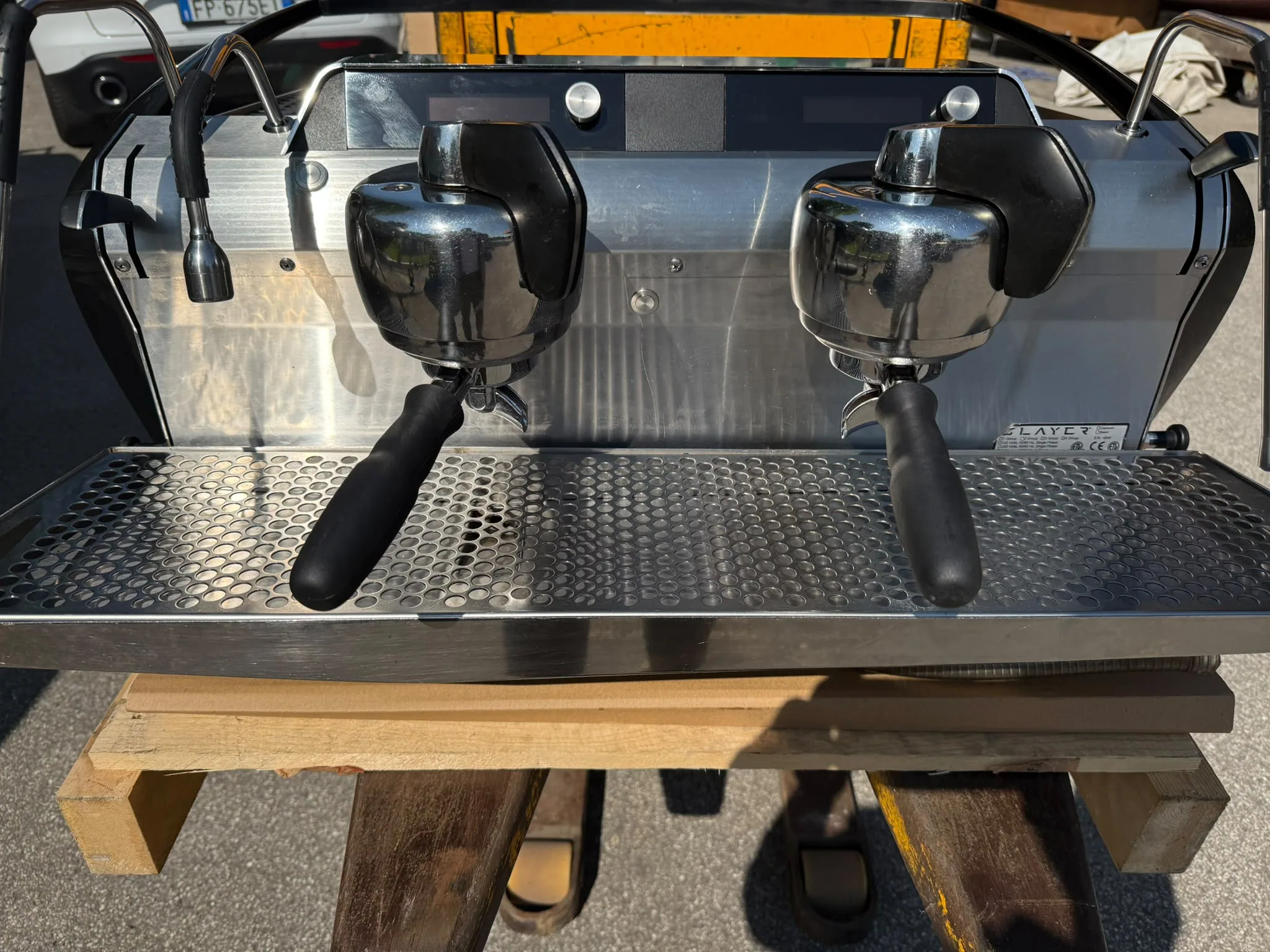 Macchina da caffè espresso professionale Slayer, foto 1 – esempio di attrezzatura trattata da Domi Coffee Tech, Mirano (Venezia)